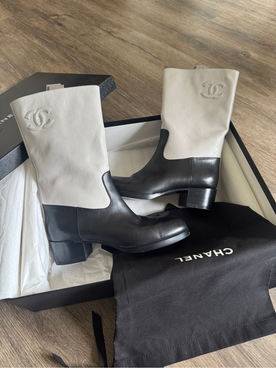 CHANEL Shoes - Chanel 21A CC Two-Tone Calfskin Boots
Size 38 | Gray/Black | Full Set